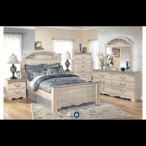 Bedroom set. Only the bed room set